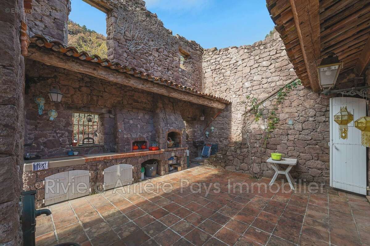 Maison 162 m² à La Croix-Sur-Roudoule  - photo 7