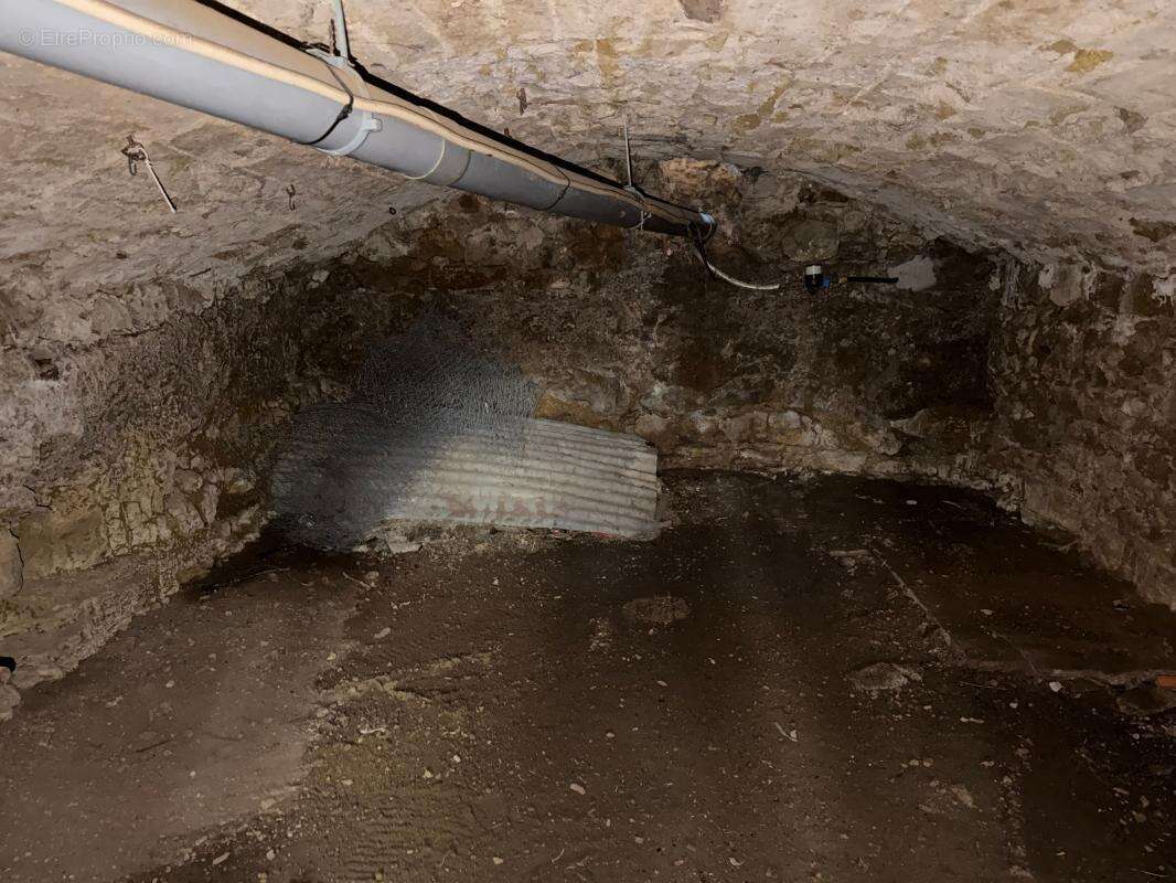 Maison à AINAY-LE-CHATEAU