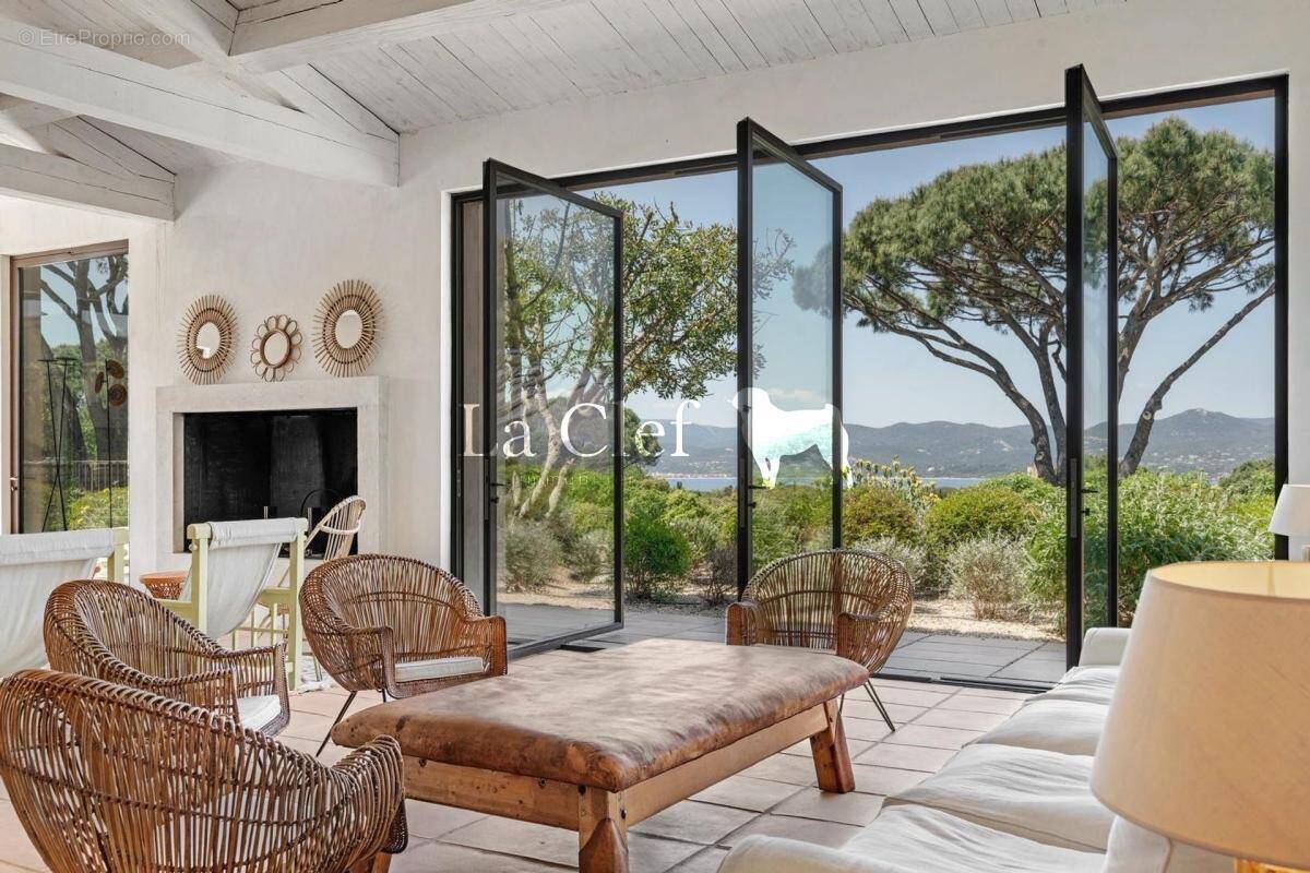 Maison à ROQUEBRUNE-SUR-ARGENS