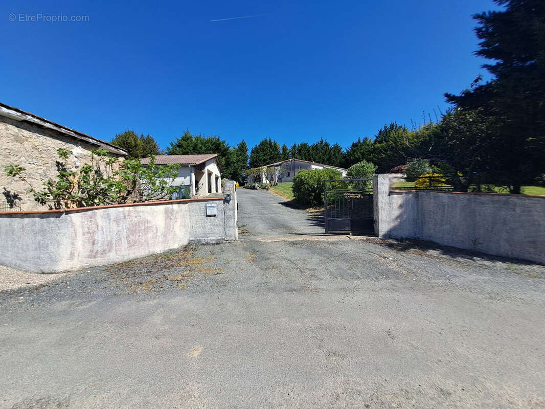 Maison à PORT-SAINTE-MARIE