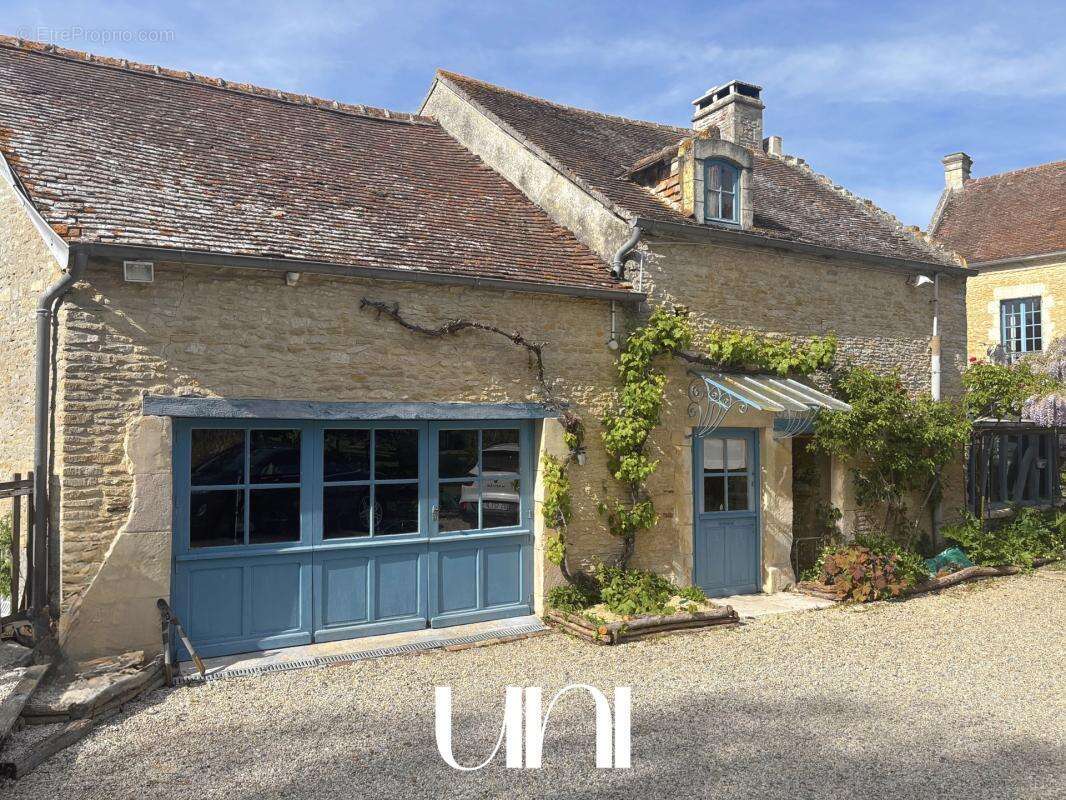 Maison 373 m² à Airan  - photo 8