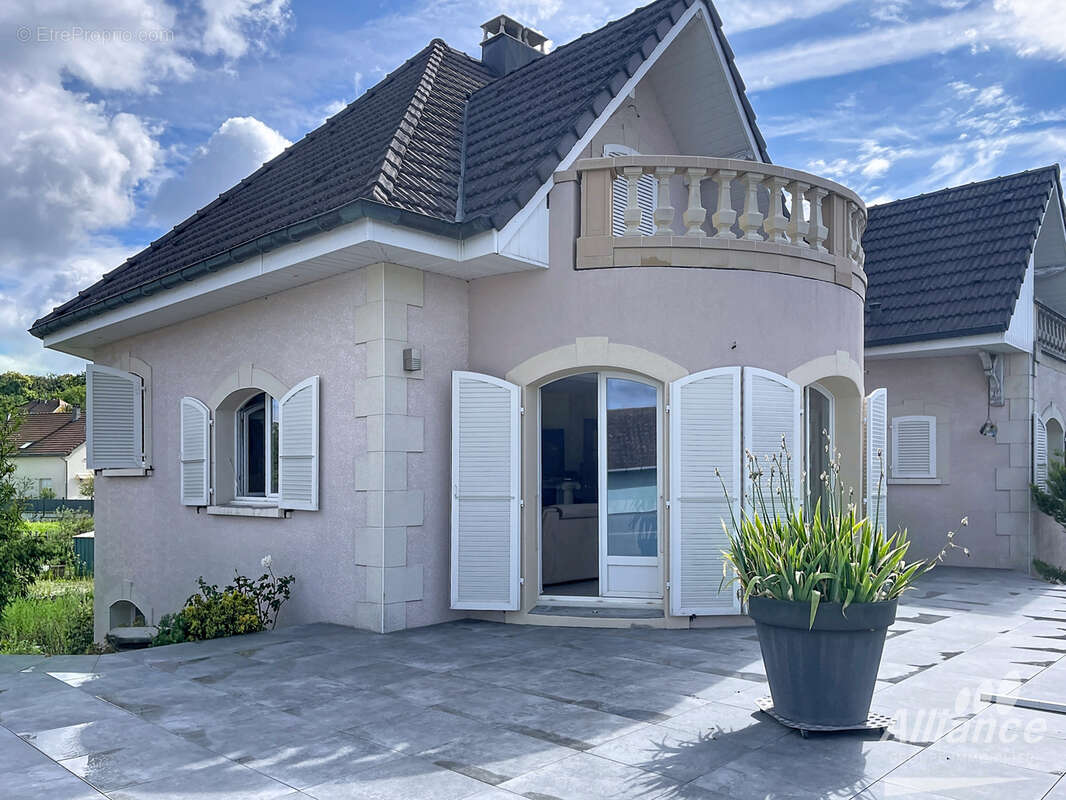 Maison de 1992 avec 4 chambres et piscine - photo 3