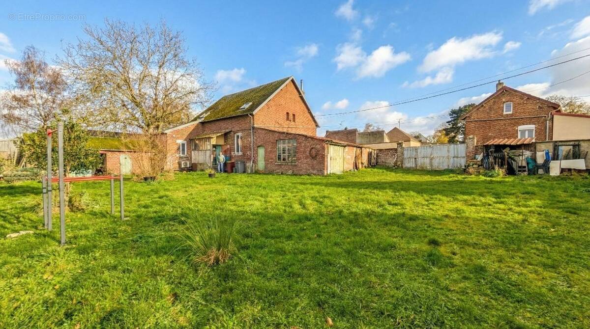 Maison à GOUZEAUCOURT