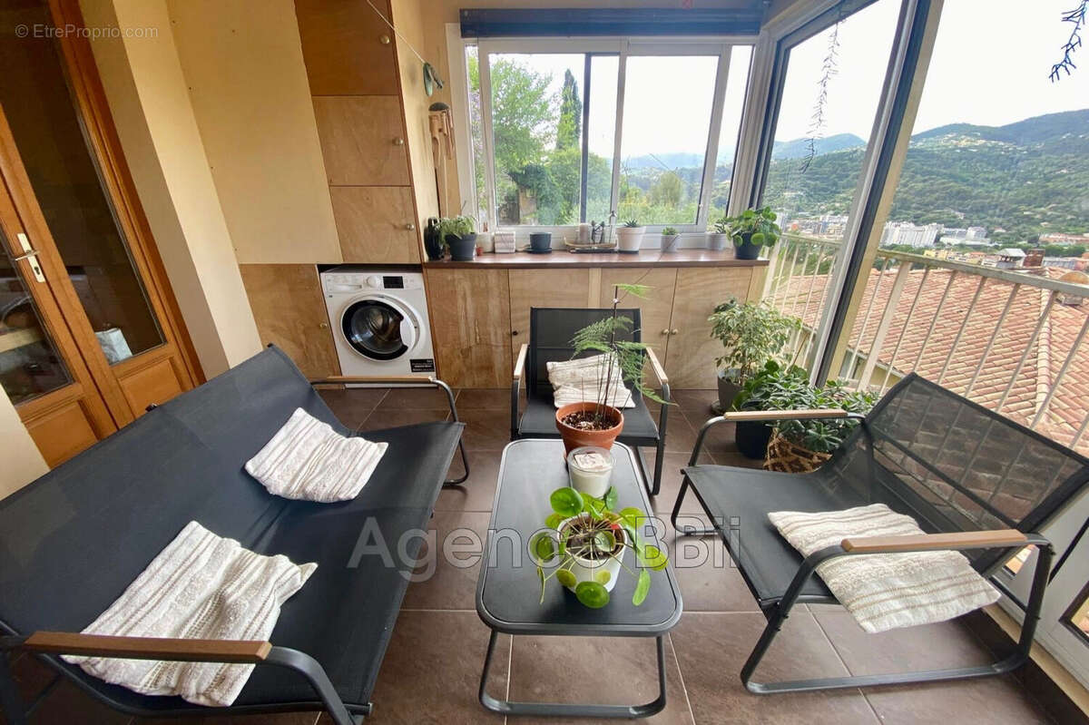 Appartement 84 m² à La Trinite  - photo 2