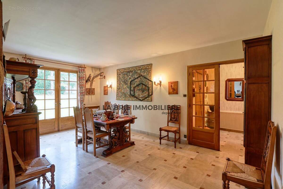 Maison 148 m² à Santeny  - photo 4