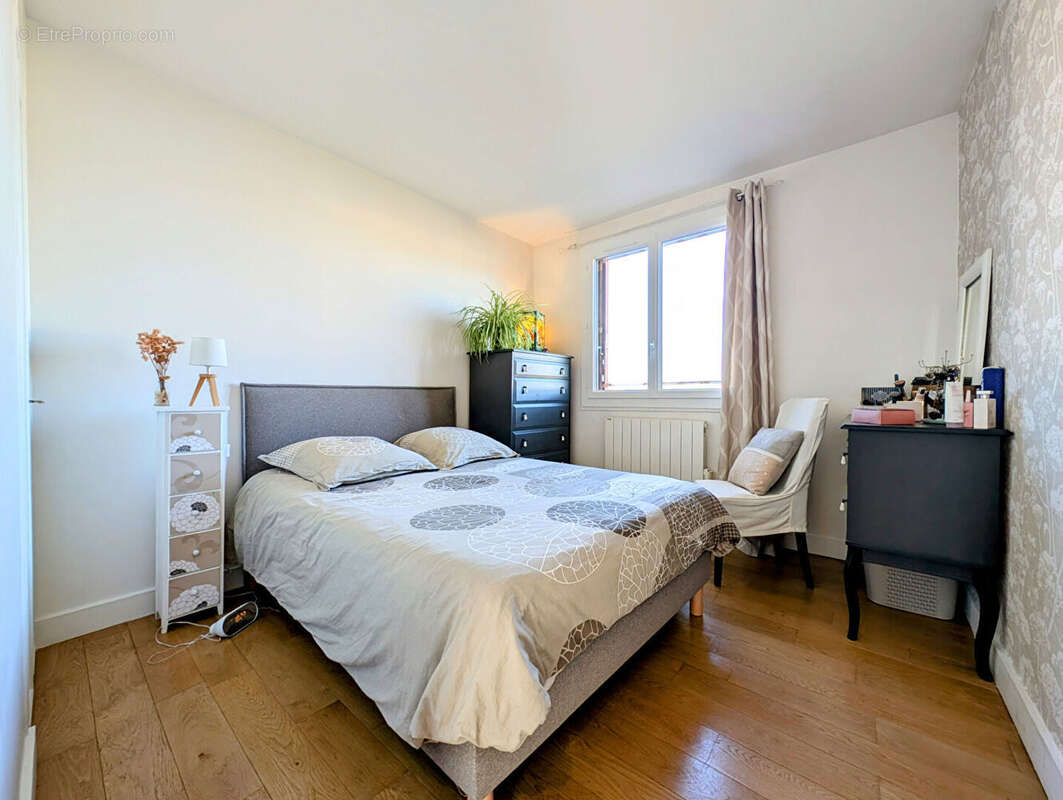 Appartement à LE MESNIL-LE-ROI