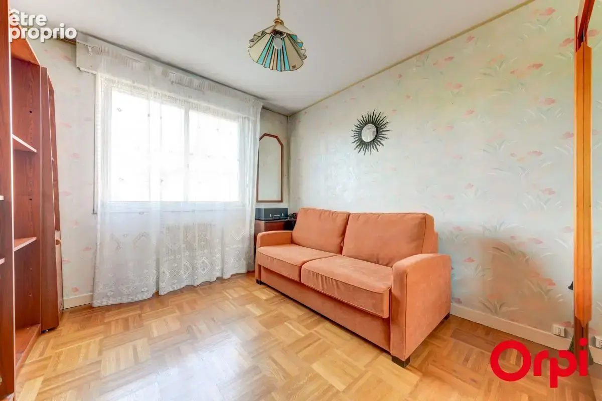 Appartement type 3 proche du Métro Cuire au calme - photo 11