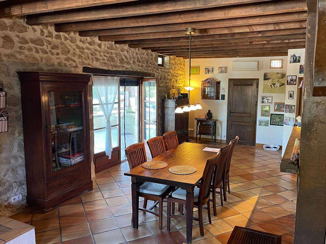 Ancienne grange rénovée avec gîte, grande piscine et vue panoramique - photo 8