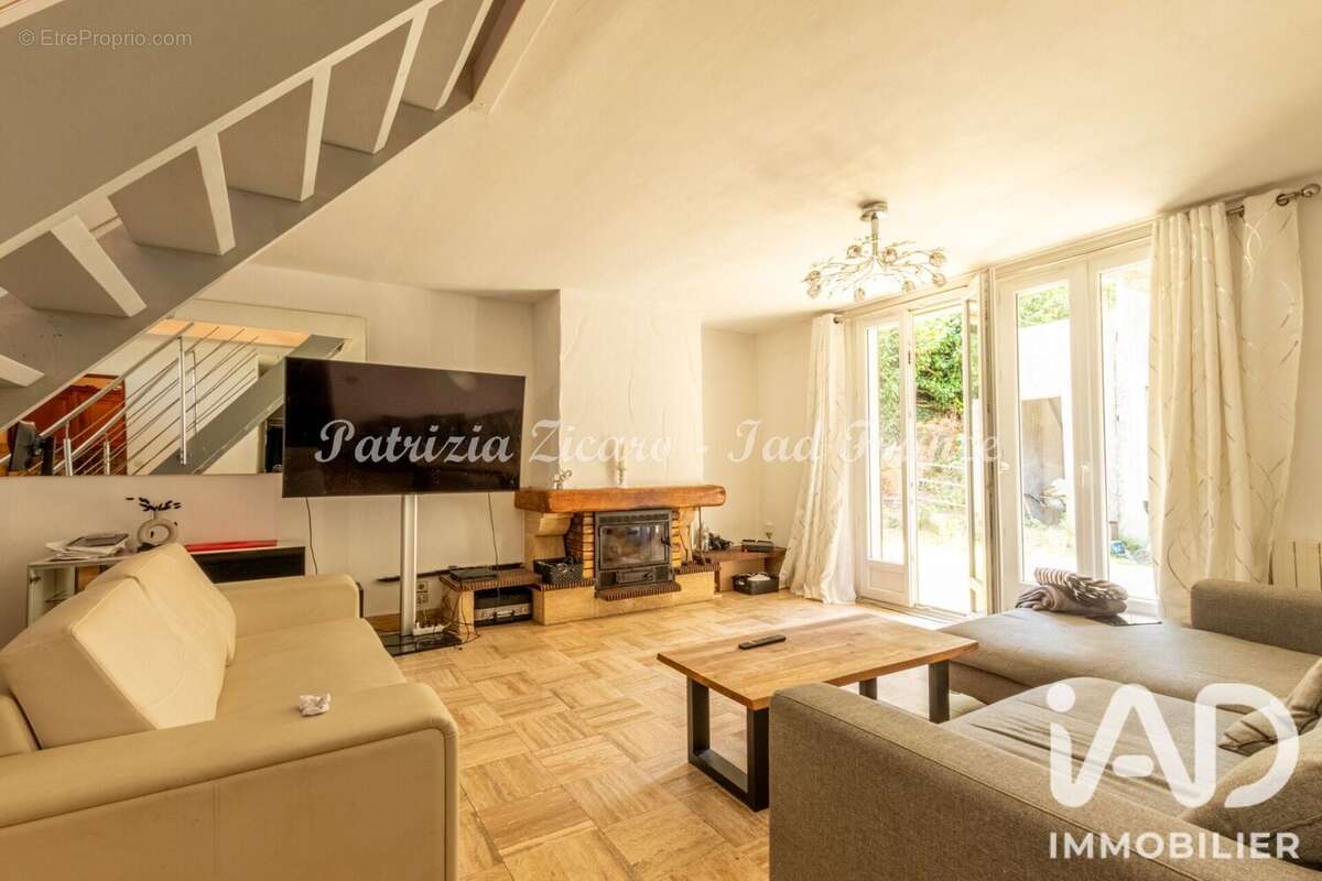 Maison 111 m² à La Ville-Du-Bois  - photo 4