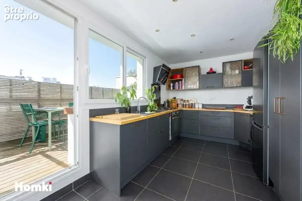 Coup de cœur – Dernier étage, 3 pièces de 80 m2 avec terrasse et vue dégagée - photo 6