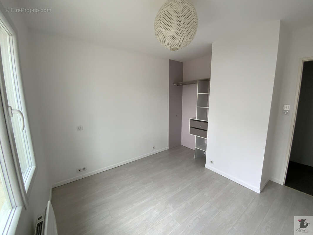 Maison à COURS-DE-PILE