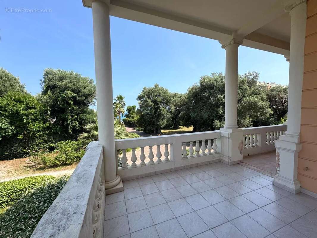 Appartement à ROQUEBRUNE-CAP-MARTIN