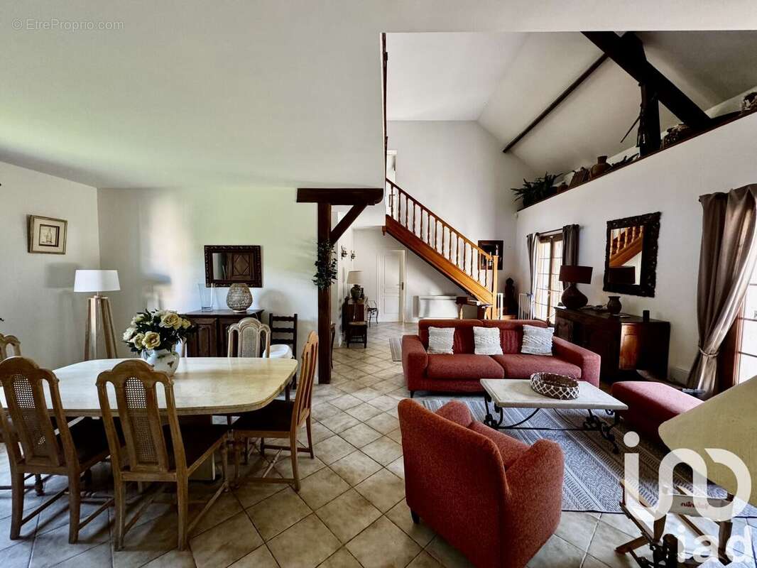 Photo 2 - Maison à CRECY-LA-CHAPELLE