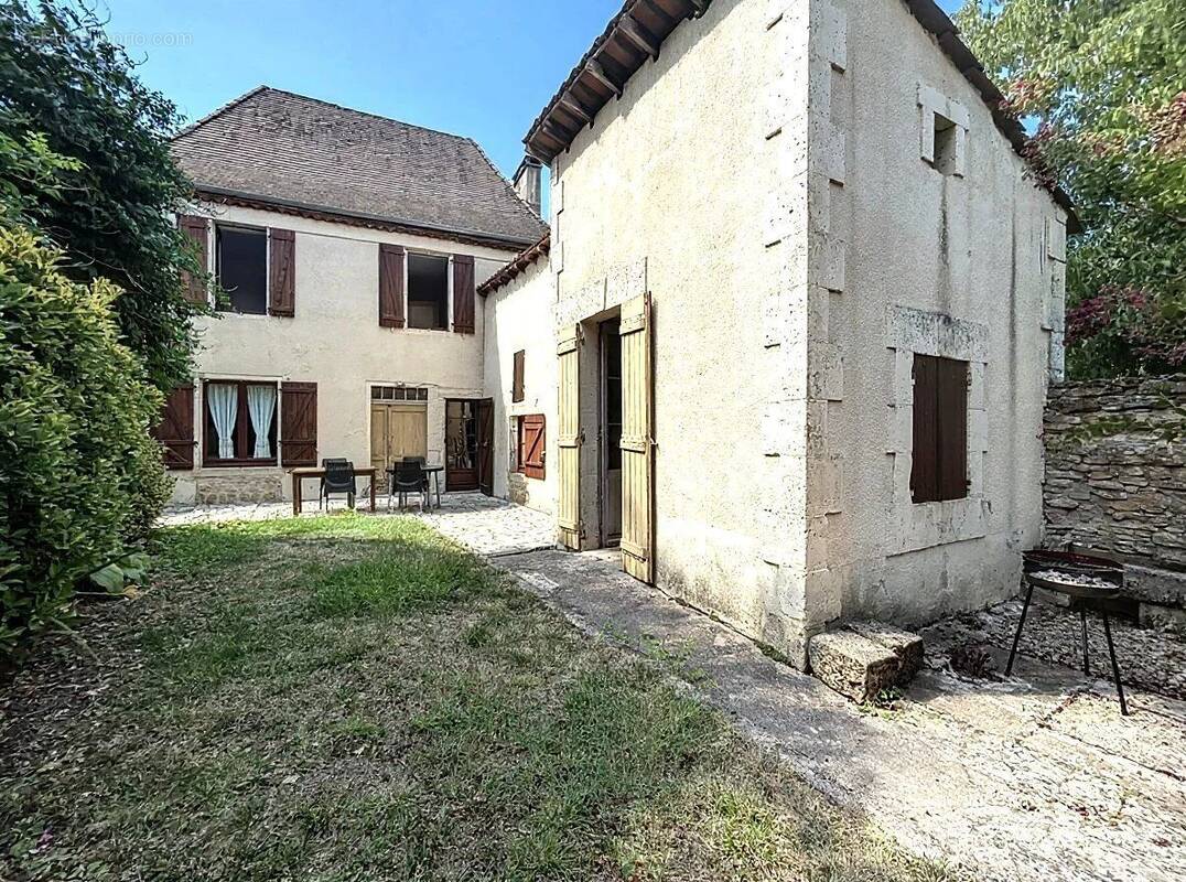 Maison à LE BUISSON-DE-CADOUIN
