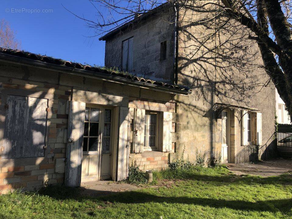 MAISON ANCIENNE EN PIERRES T3 TERRAIN 693 m2  Proximité - Maison à PAUILLAC