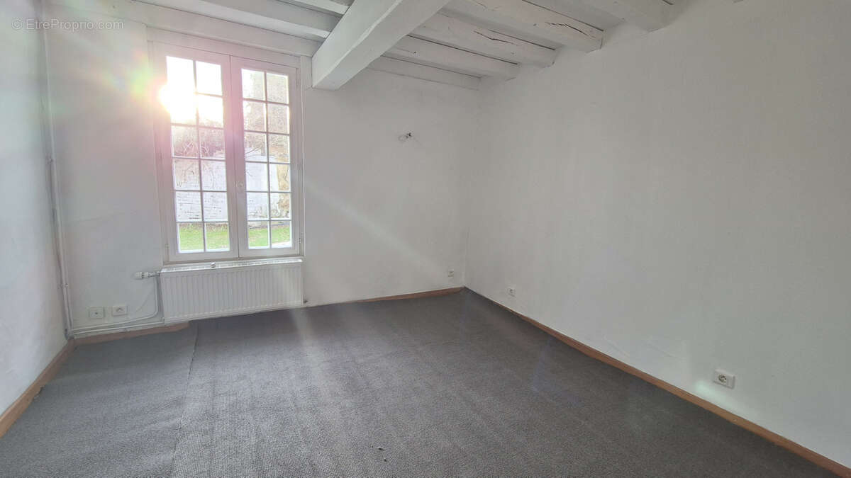 Maison à NEAUFLES-SAINT-MARTIN