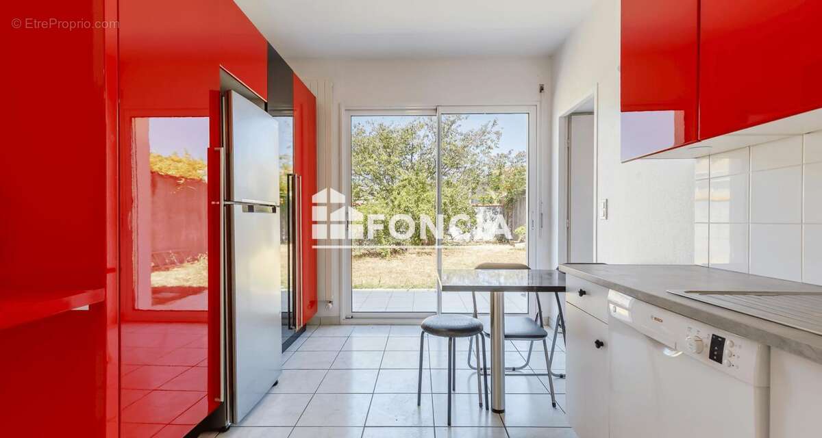 LES SABLES D'OLONNE PROCHE CENTRE ET PLAGE - Maison T3 de 100m2 de plain-pied avec garage, terrasse et jardin - photo 7