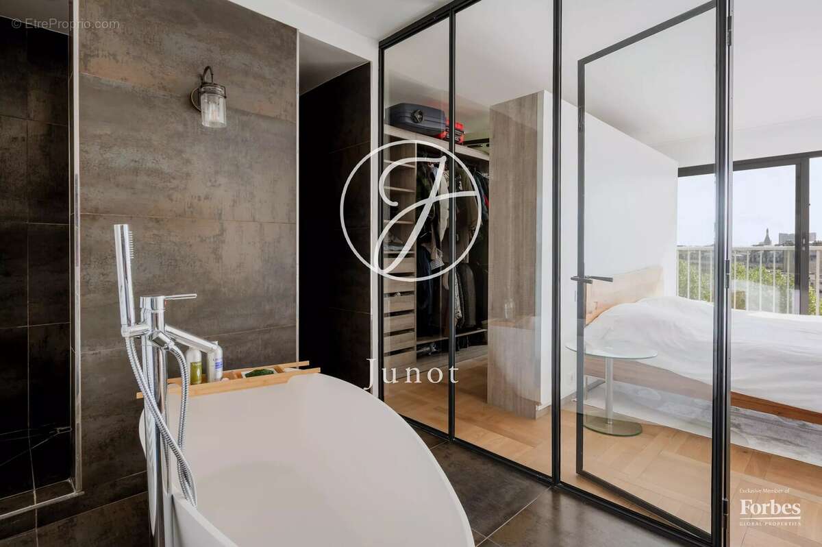 Paris 16e - AUTEUIL - Appartement - 5 pièces - 121,71m² Carrez - 3 chambres - balcon 6.25m² - photo 15