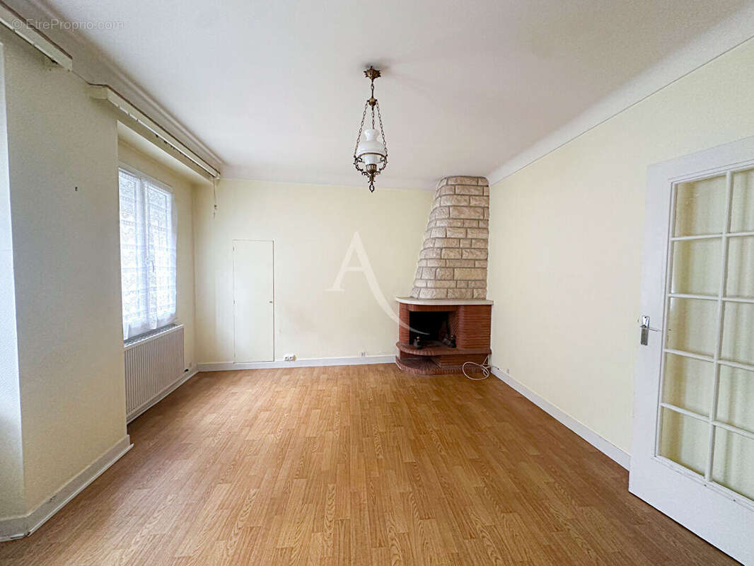 Maison à DOUE-LA-FONTAINE