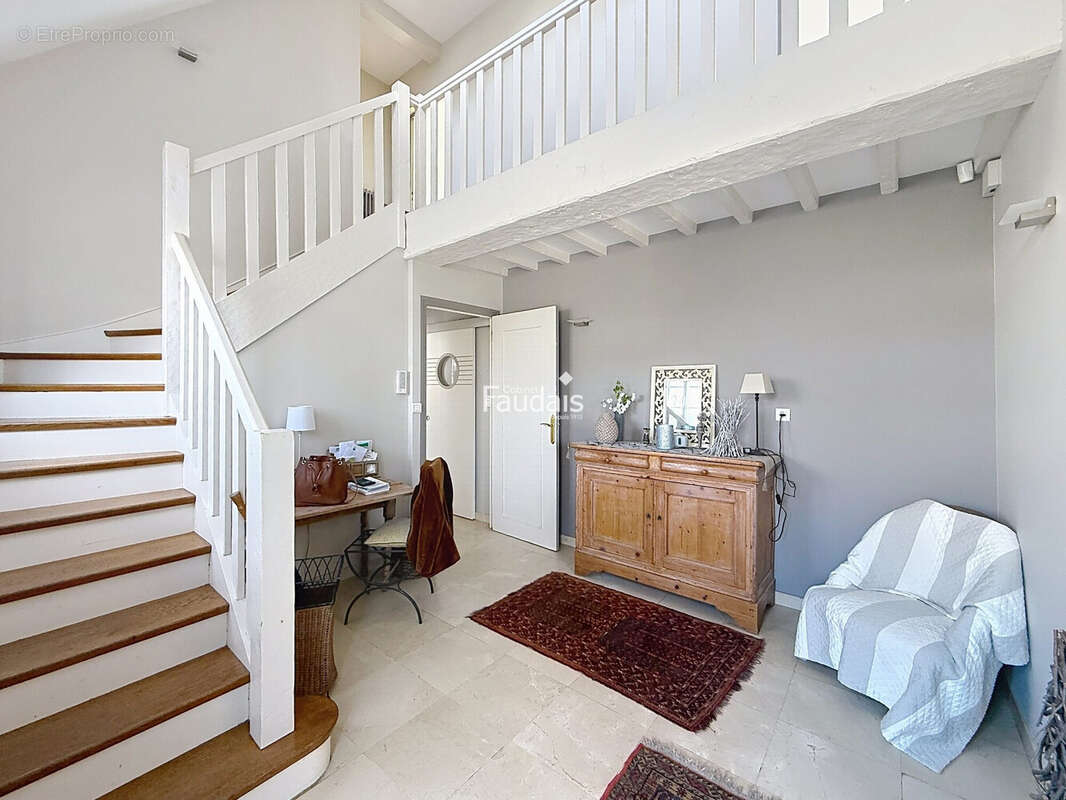 Maison 170 m² à Saint-Lo  - photo 6