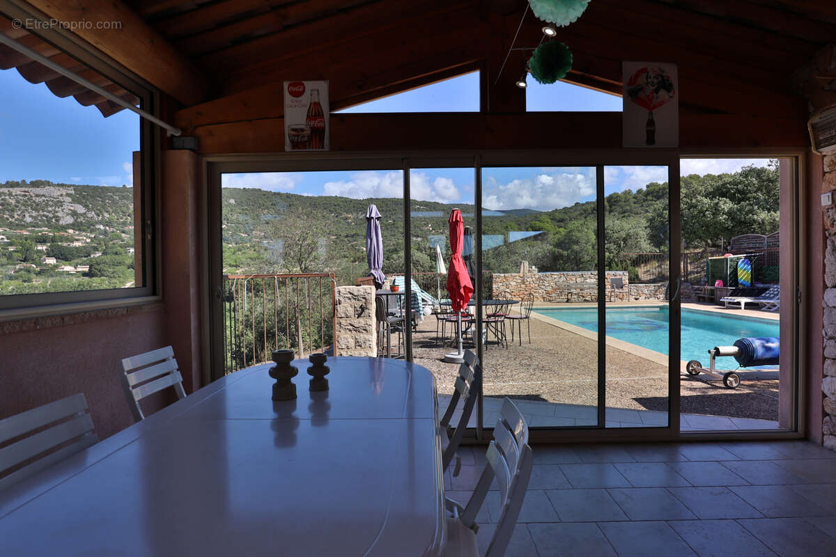 Maison à SAINT-SATURNIN-LES-APT