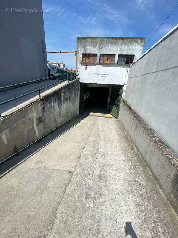 Parking à BAGNEUX