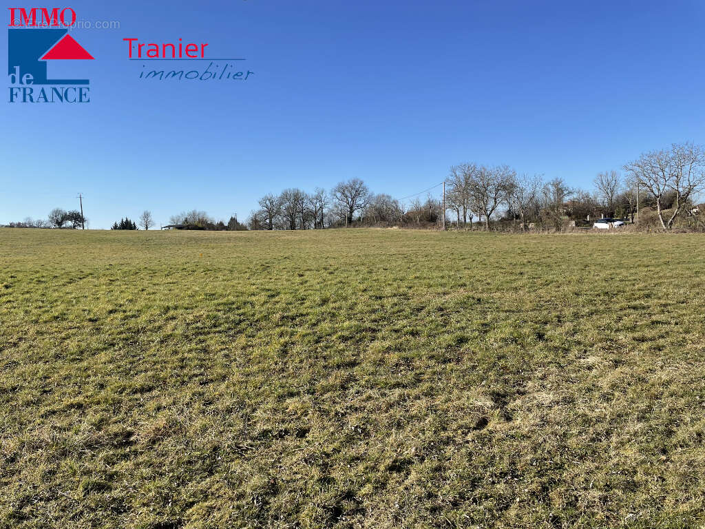 Terrain à LACAPELLE-LIVRON