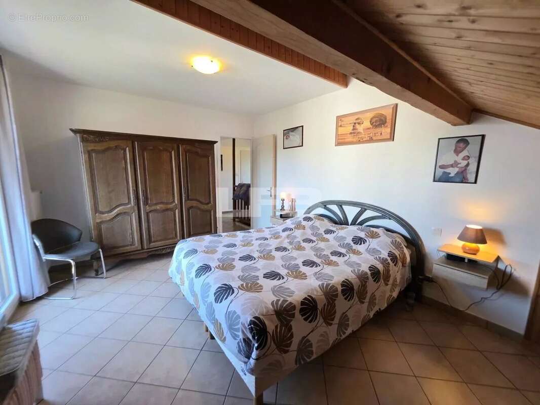 Maison 119 m² sur sous-sol total et terrain 966 m² - photo 8