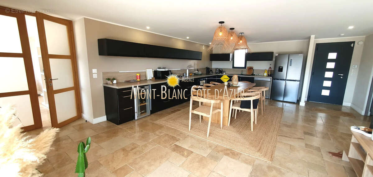 Villa 4 chambres, grand sejour, piscine, magnifique vue degagee jusqu'a la mer - photo 16