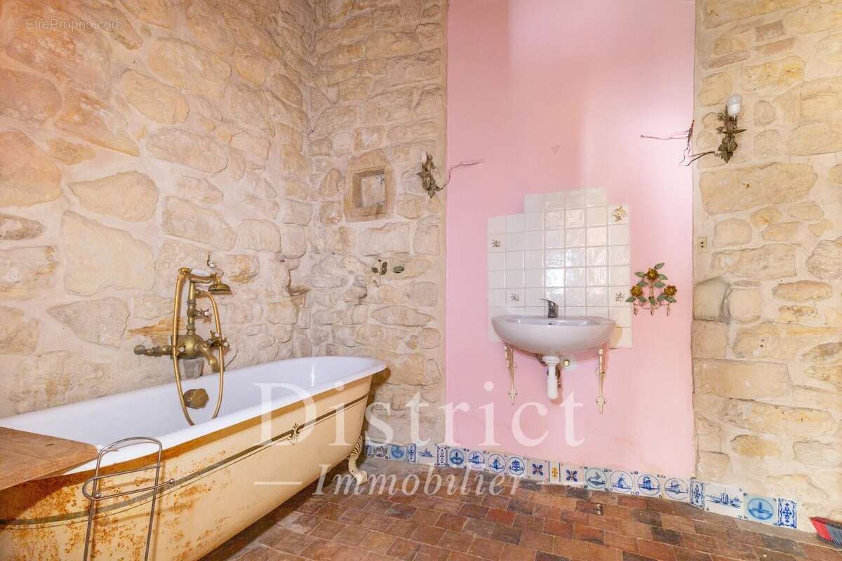Île Saint Louis - Duplex de charme de 83 m² à rénover - photo 11