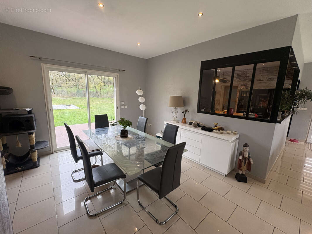 Maison à MONTAIGU-DE-QUERCY