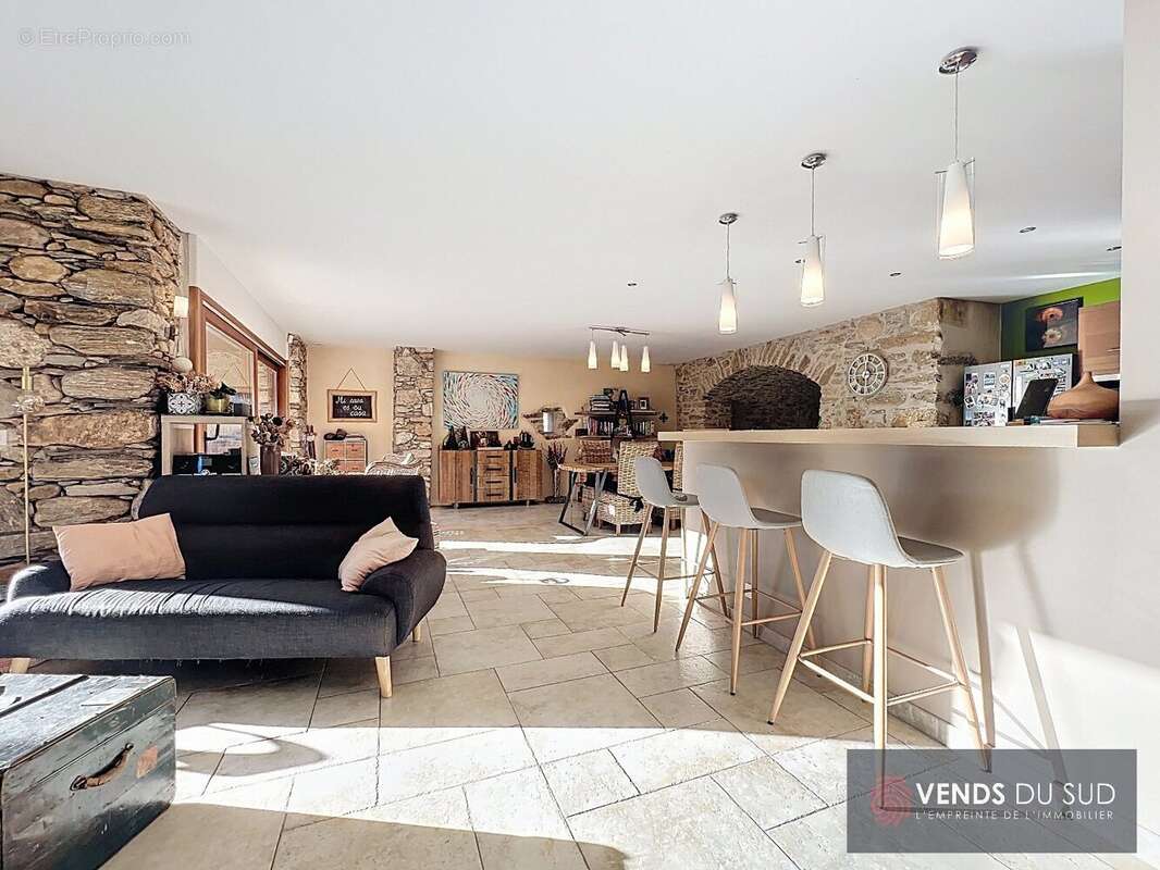 Maison à COLOMBIERES-SUR-ORB