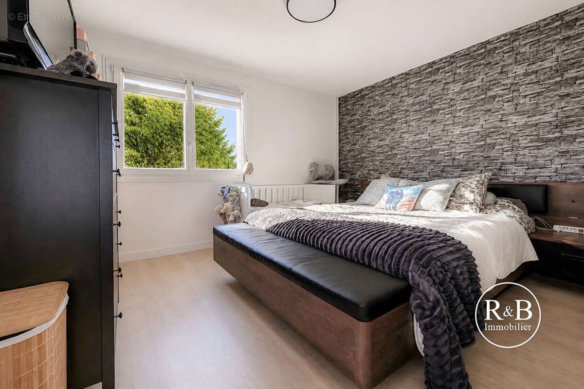 Appartement à LES CLAYES-SOUS-BOIS