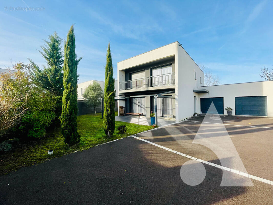 Maison à SAINTE-SAVINE