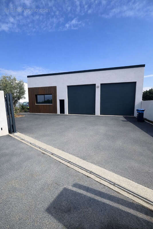 Commerce à SAINT-VIVIEN