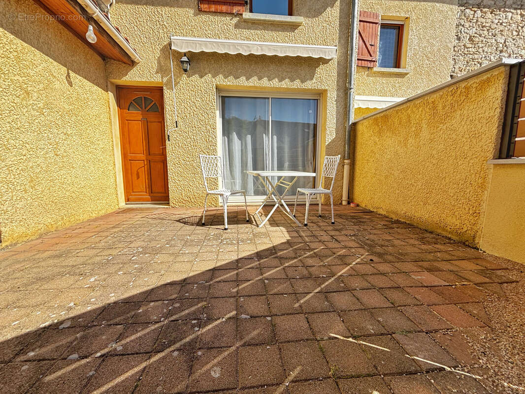 Maison à VAULX-MILIEU