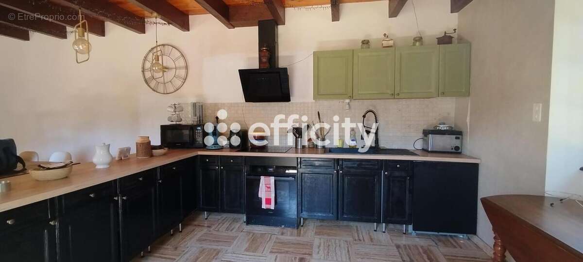 Maison 10 pièces 442 m² à vendre à Fournols (63980) - photo 4