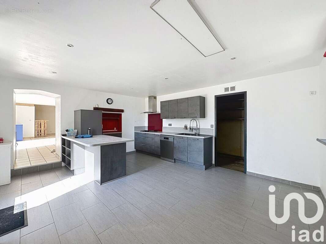 Maison 179 m² à Maille  - photo 6
