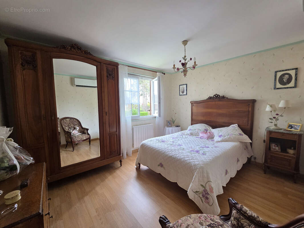 Maison à NEAUPHLETTE