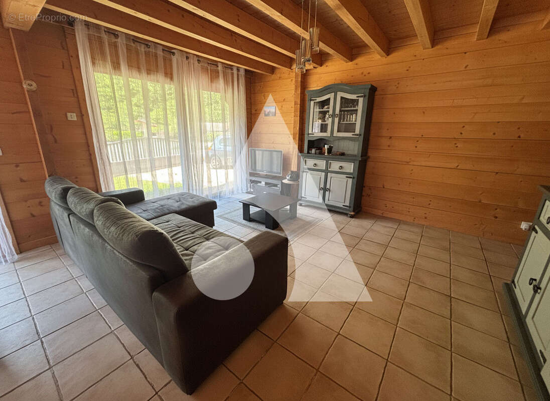 Maison à CHEZERY-FORENS