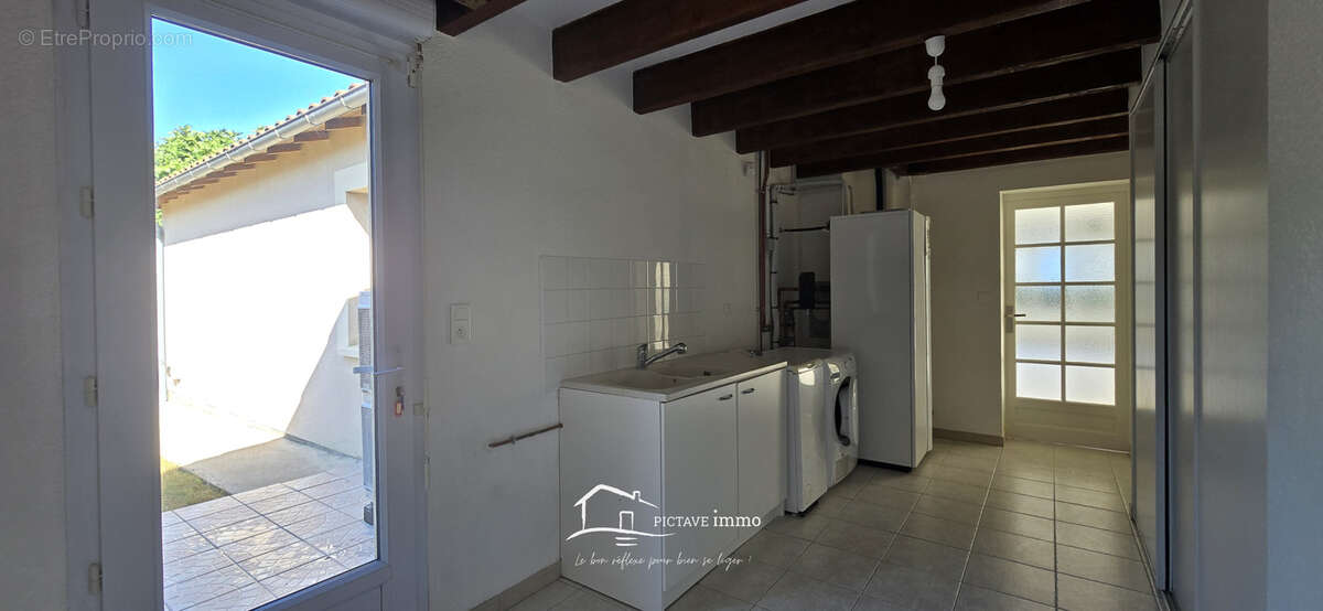 Pavillon plain-pied - double garage - Piscine - Terrain 1907m2 - photo 5