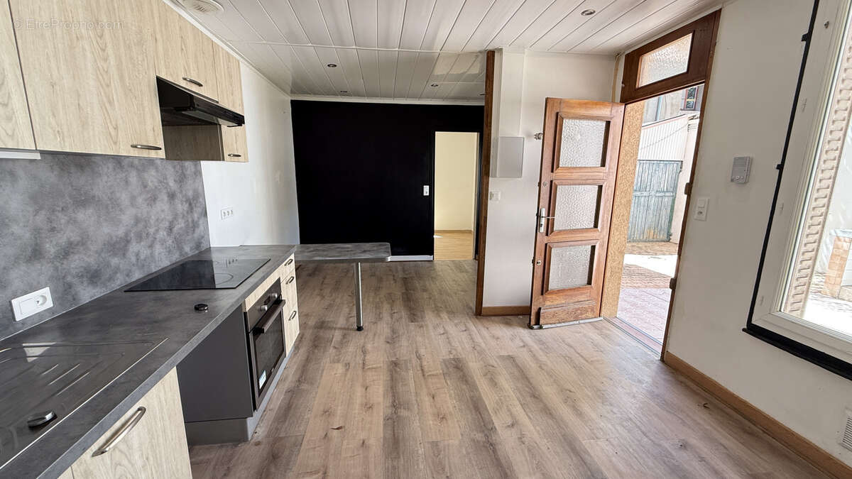 Investissement locatif à Vichy - Immeuble 3 appartements 4 garages - photo 7