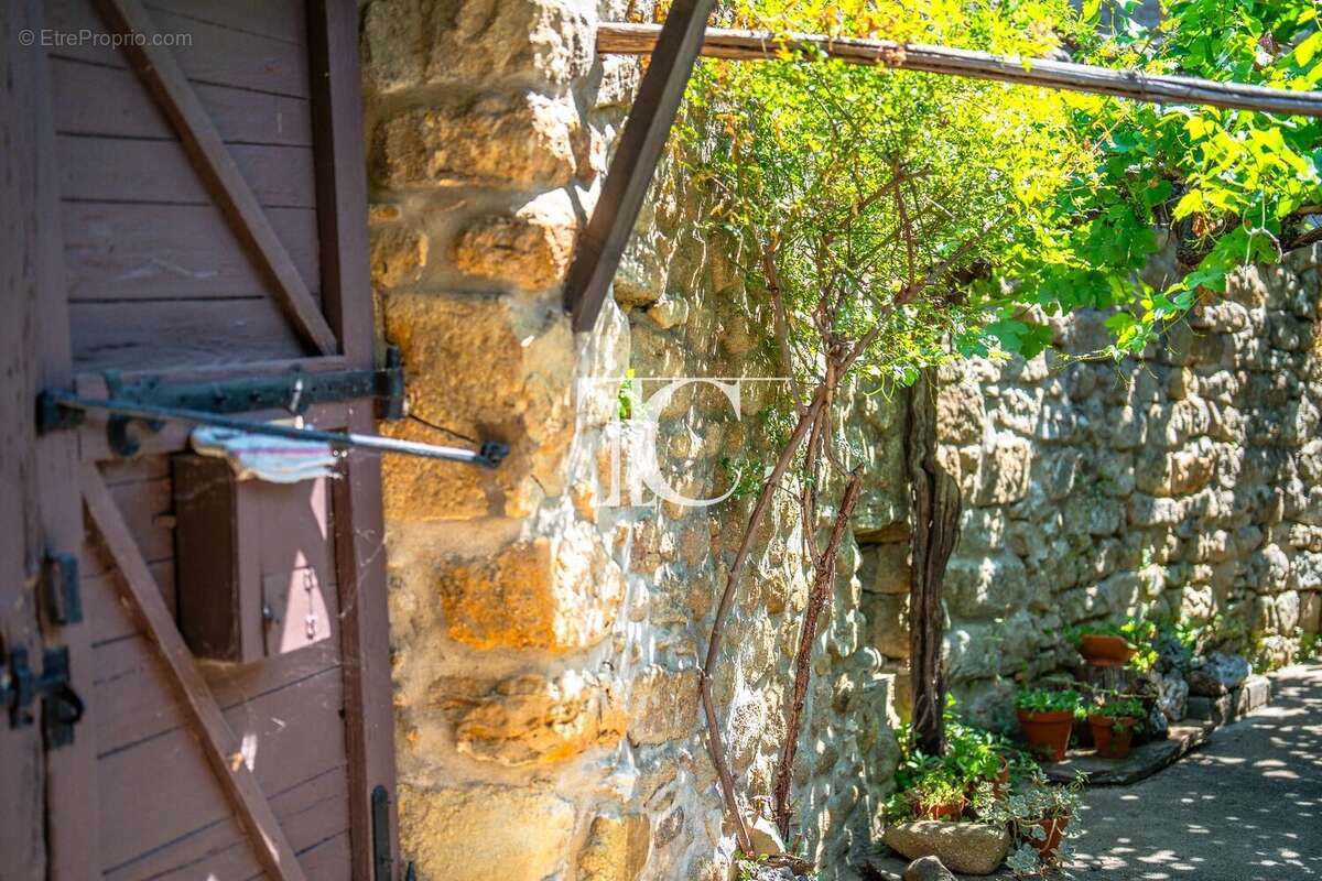 Maison à SAINT-PAUL-LE-JEUNE