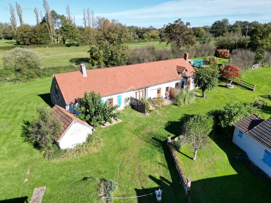 Maison à SAINT-BONNET-TRONCAIS