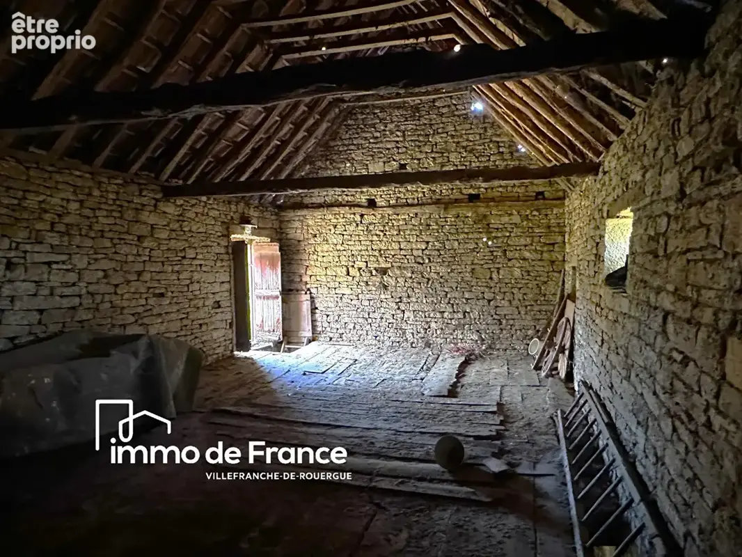 Grange à aménager avec hangar et jardinet - photo 9