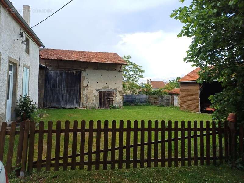 Maison à SAINT-PRIEST-BRAMEFANT