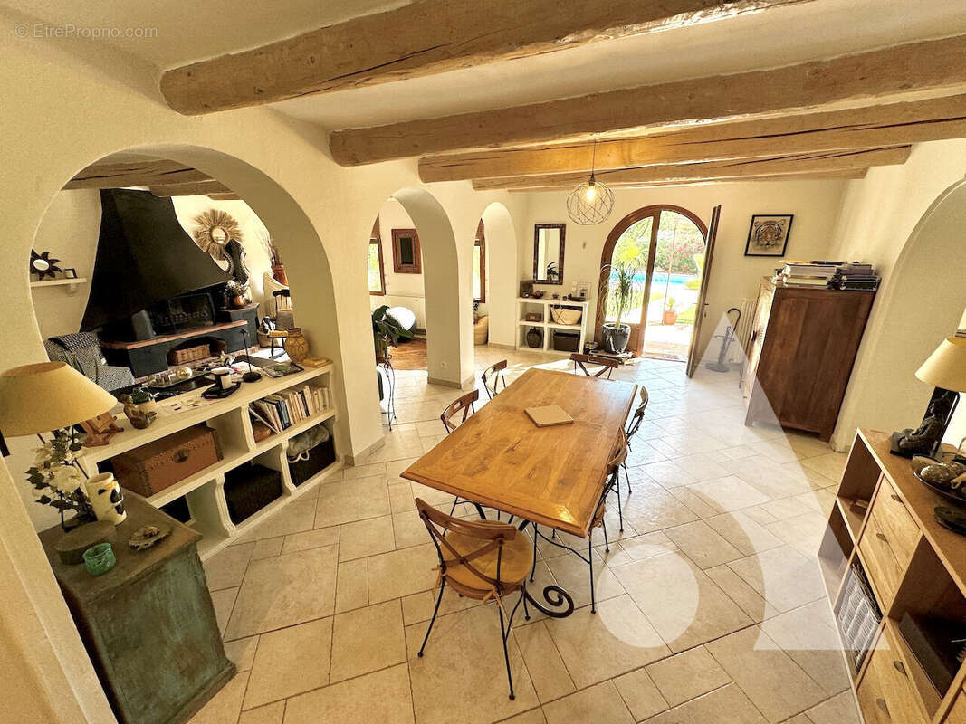 Maison à VILLECROZE