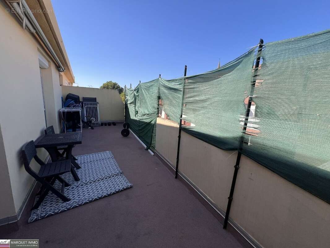 Apt T3 offrant 78 m² donnant sur 15 m² de terrasse avec une très très belle vue dégagée, parking privé, cave ... - photo 5