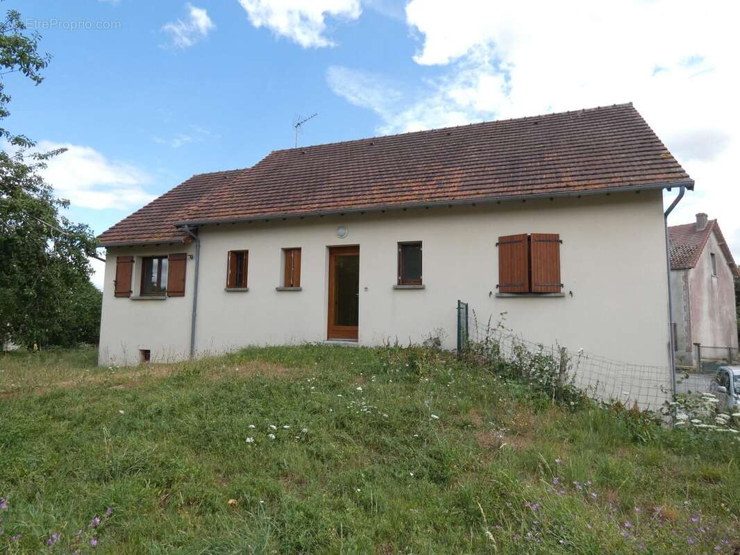 Maison 135 m² à Cressat  - photo 4
