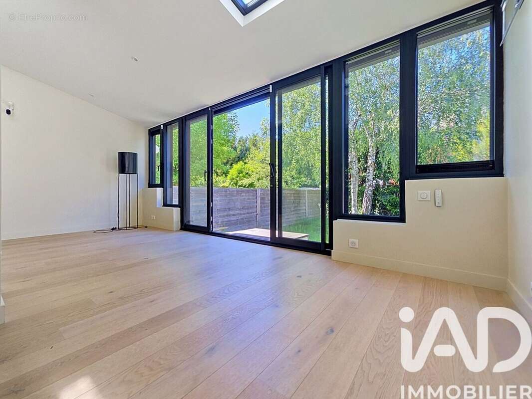 Maison 118 m² à Suresnes  - photo 4